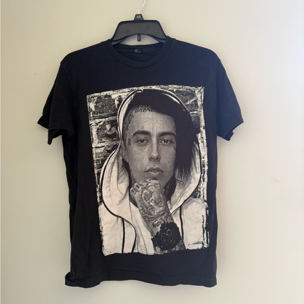 Black Short-Sleeve Men's Graphic Tee with Portrait Print